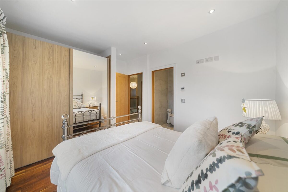 Bull Bridge Lane, Aintree Village