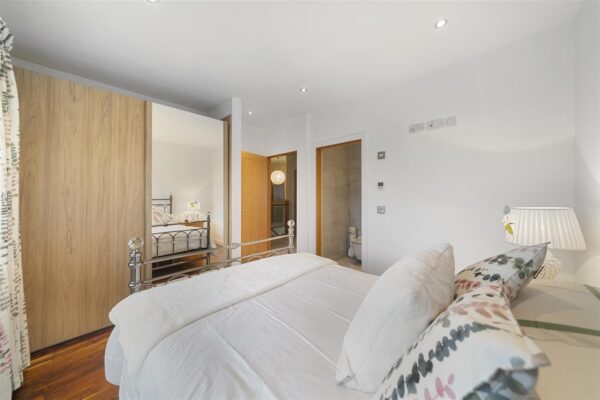 Bull Bridge Lane, Aintree Village