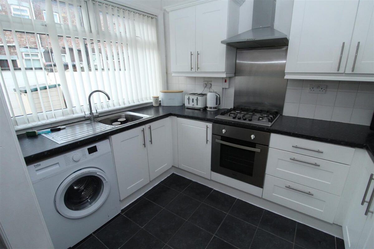 First Avenue, Fazakerley