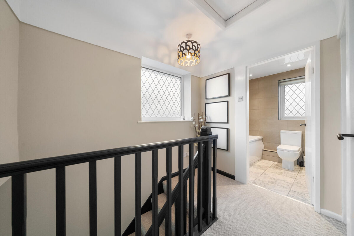 Bull Bridge Lane, Aintree Village