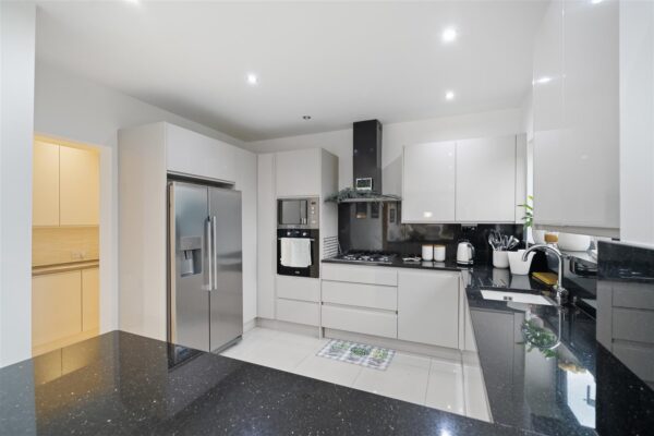 Bull Bridge Lane, Aintree Village