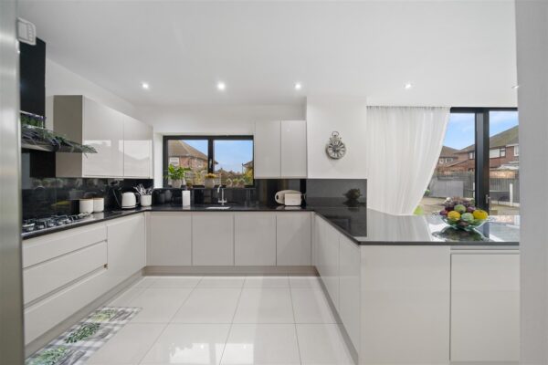 Bull Bridge Lane, Aintree Village