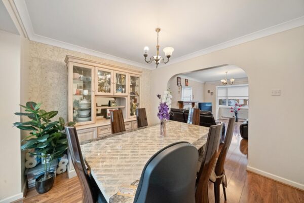 Furlong Close, Aintree