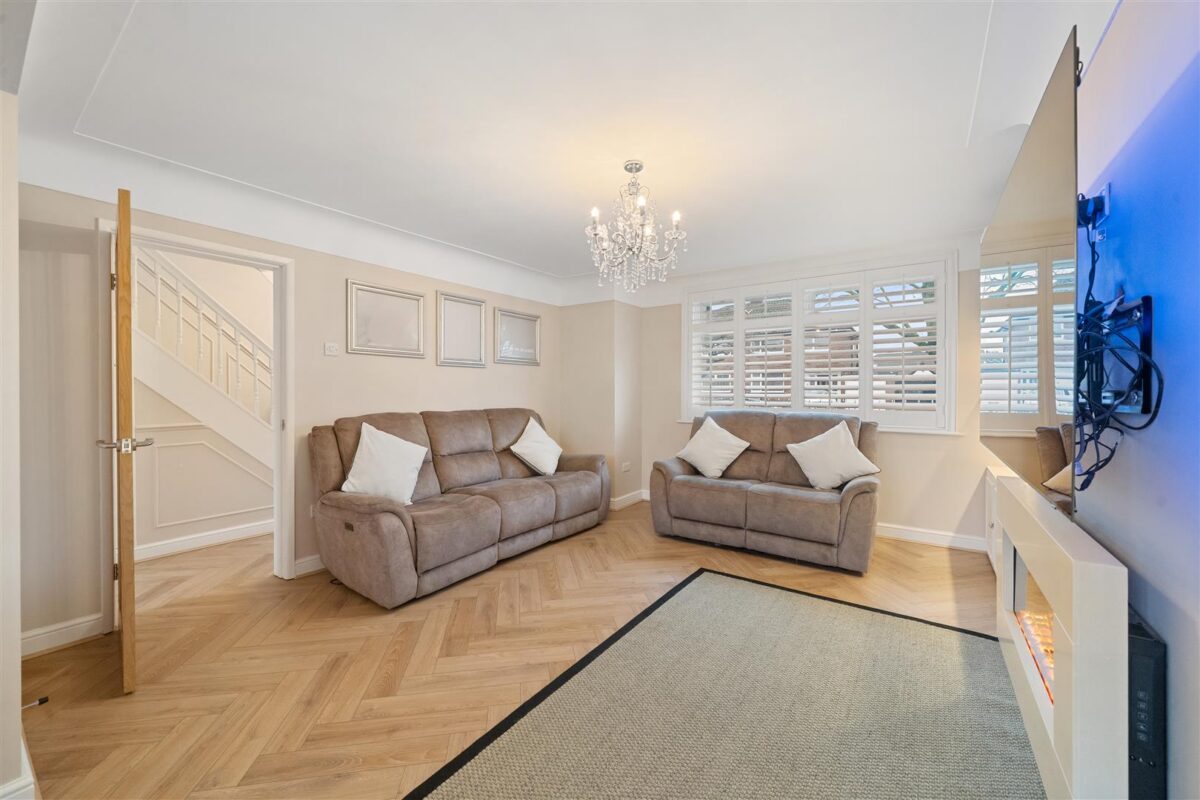 Altway, Aintree Village