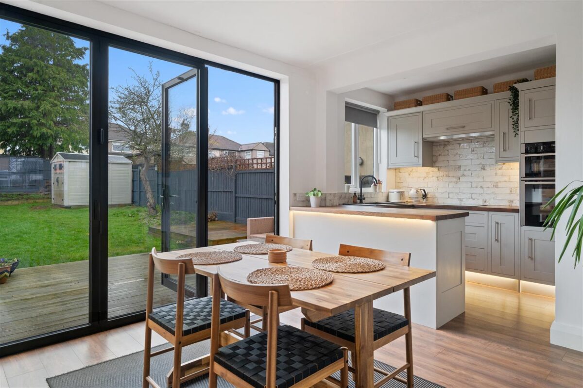 Oriel Drive, Aintree Village