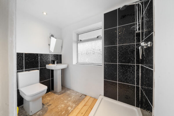 Malvern Grove, Aintree Village