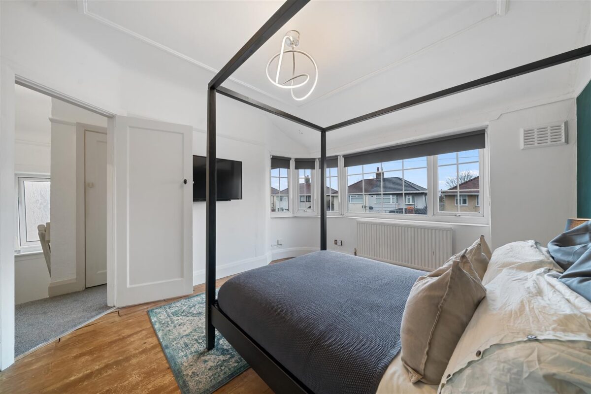 Oriel Drive, Aintree Village