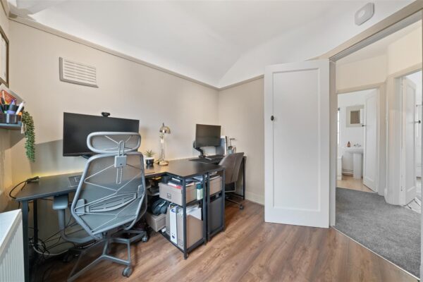 Oriel Drive, Aintree Village