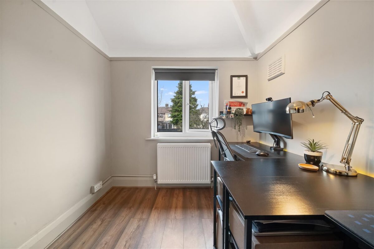 Oriel Drive, Aintree Village