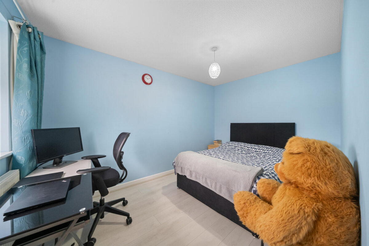 Furlong Close, Aintree