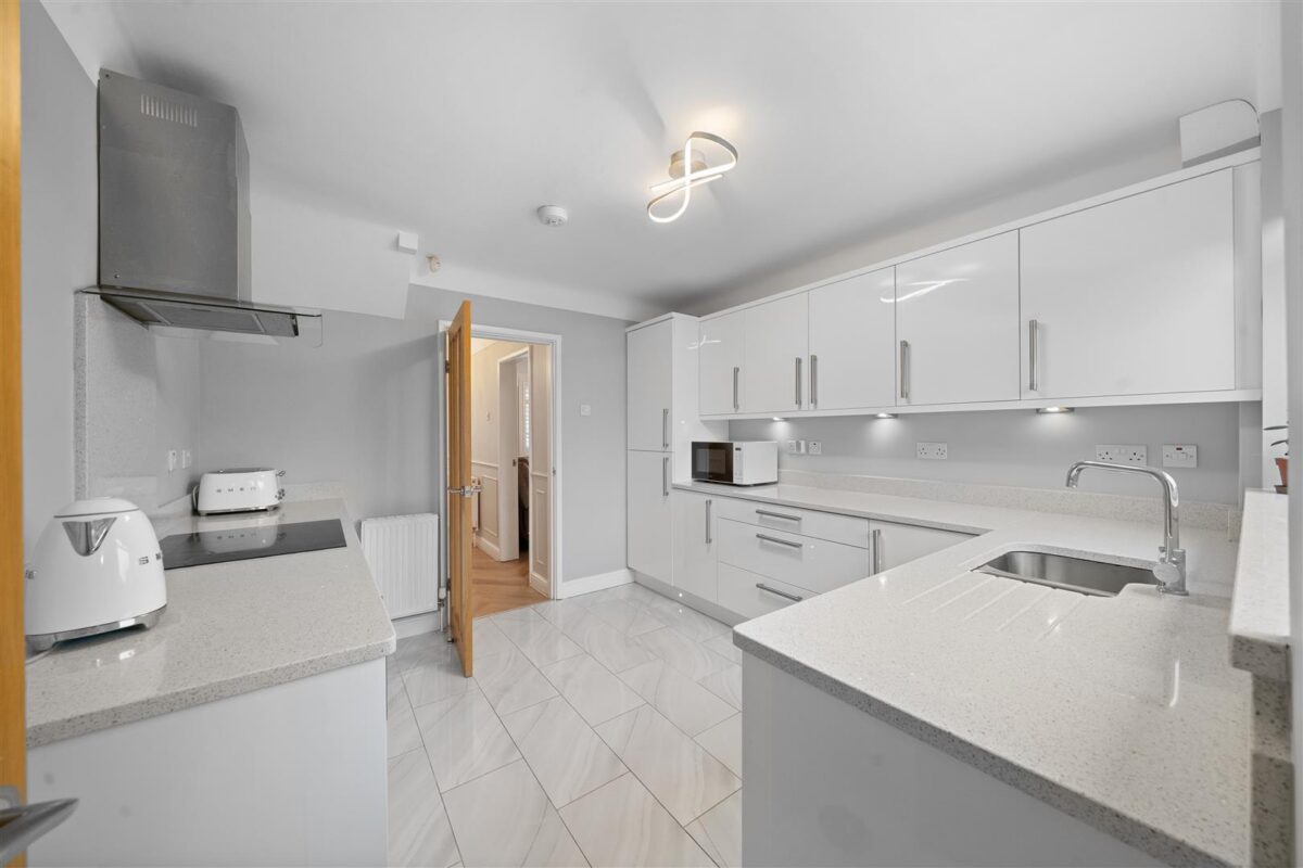 Altway, Aintree Village