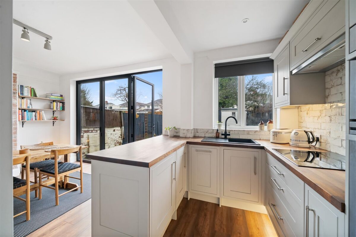 Oriel Drive, Aintree Village