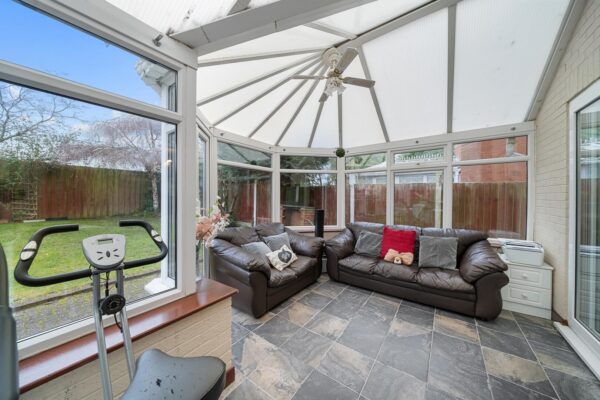 Furlong Close, Aintree