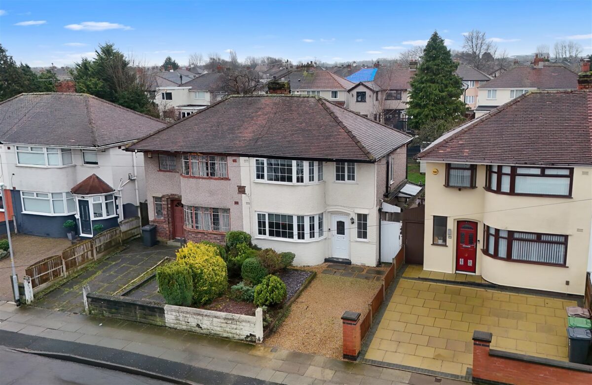 Oriel Drive, Aintree Village