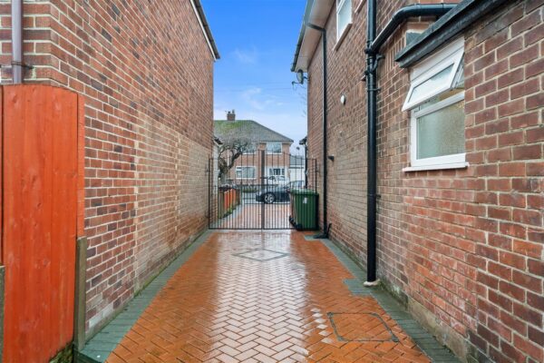 Altway, Aintree Village