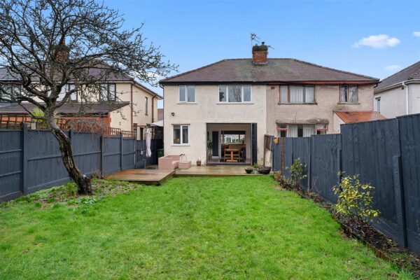 Oriel Drive, Aintree Village