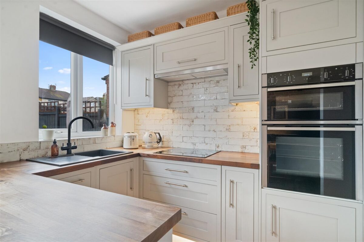 Oriel Drive, Aintree Village