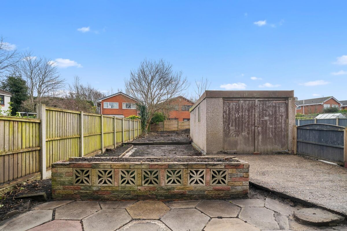 Malvern Grove, Aintree Village