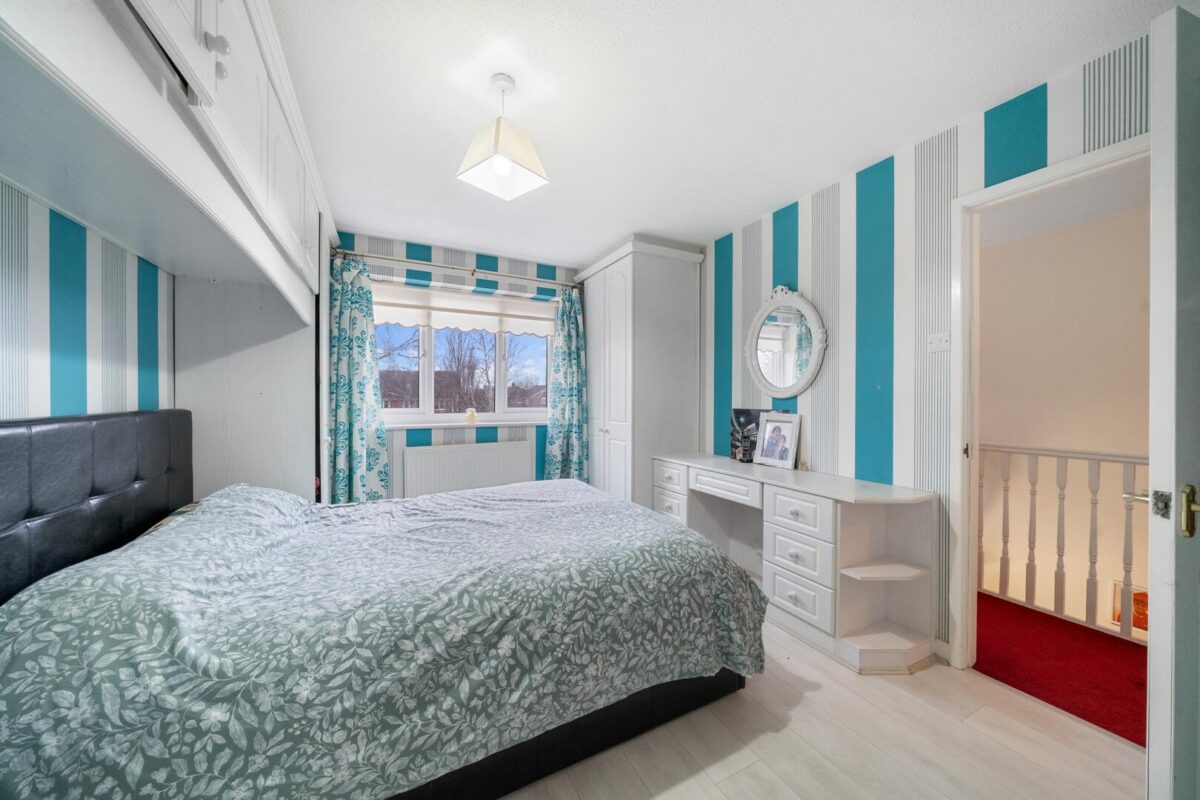 Furlong Close, Aintree