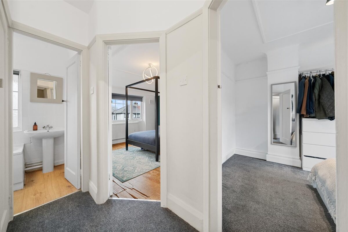 Oriel Drive, Aintree Village