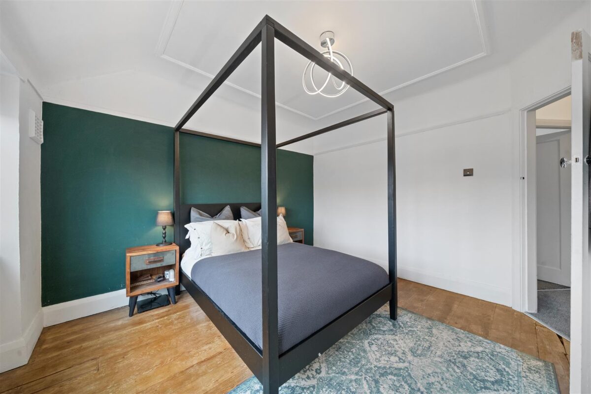 Oriel Drive, Aintree Village