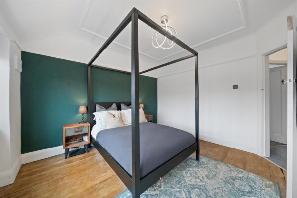 Oriel Drive, Aintree Village