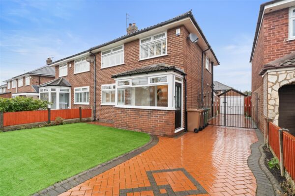 Altway, Aintree Village