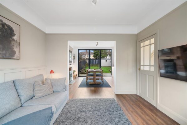 Oriel Drive, Aintree Village