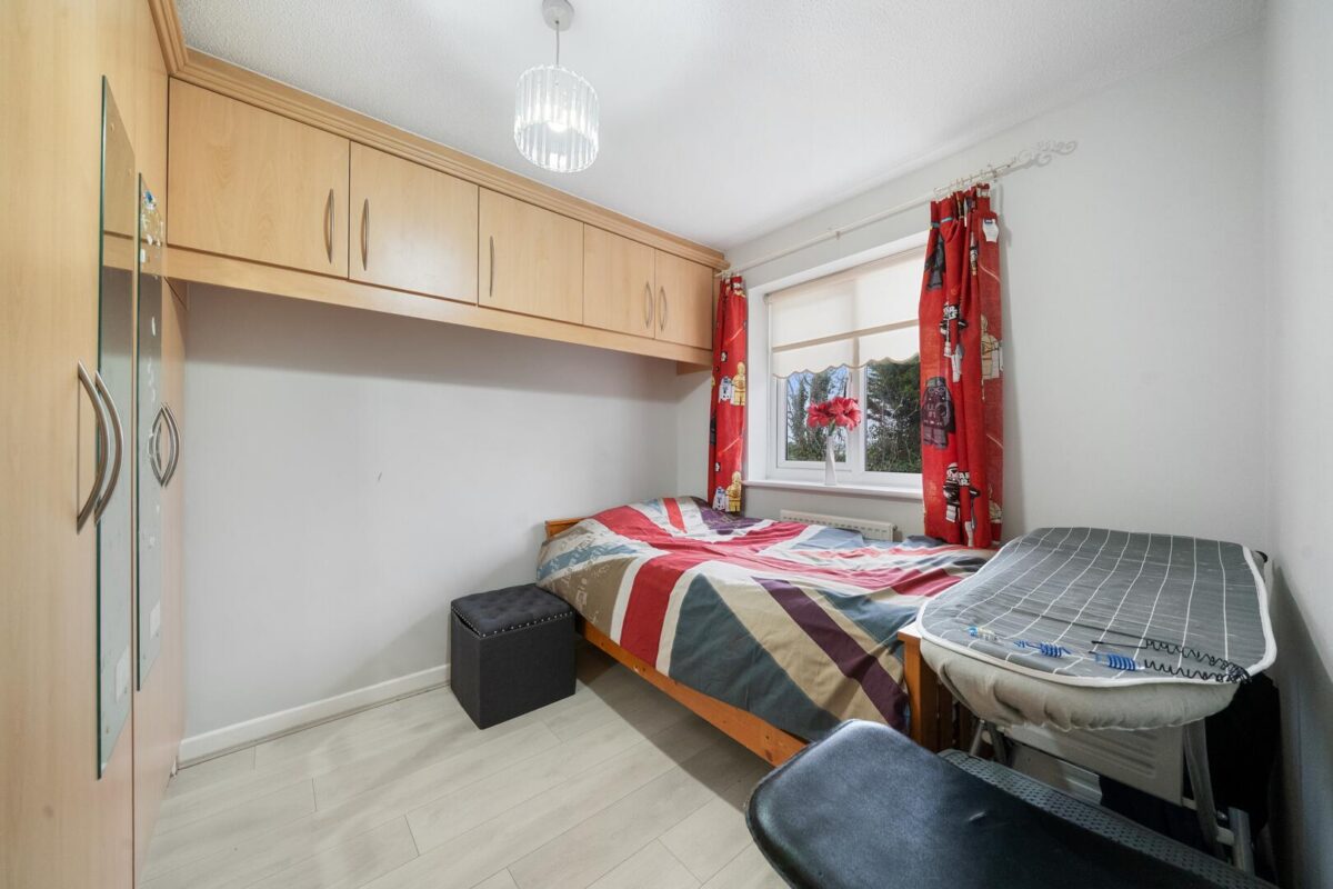 Furlong Close, Aintree