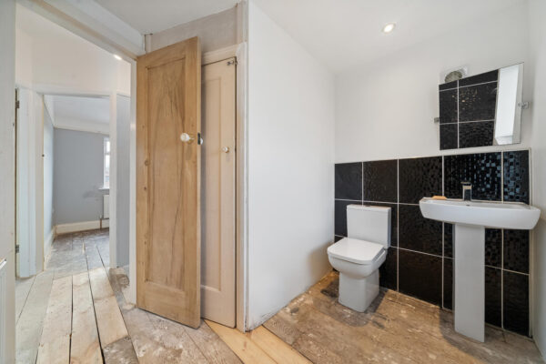 Malvern Grove, Aintree Village