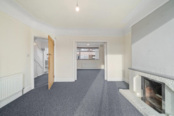 Malvern Grove, Aintree Village