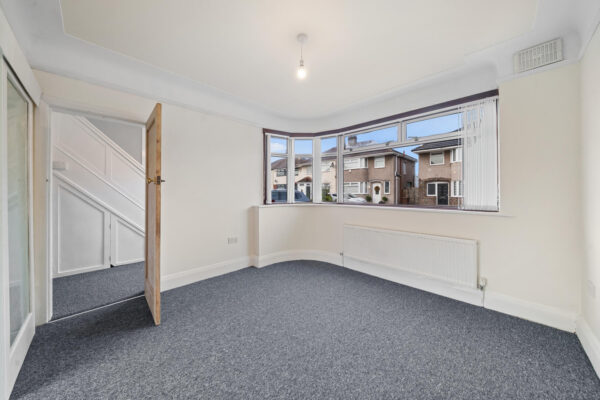 Malvern Grove, Aintree Village