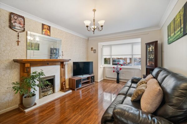 Furlong Close, Aintree