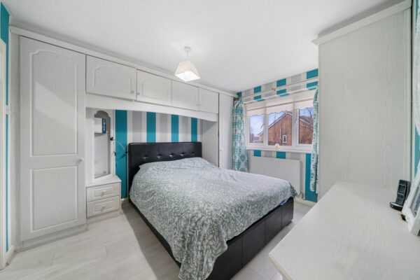 Furlong Close, Aintree