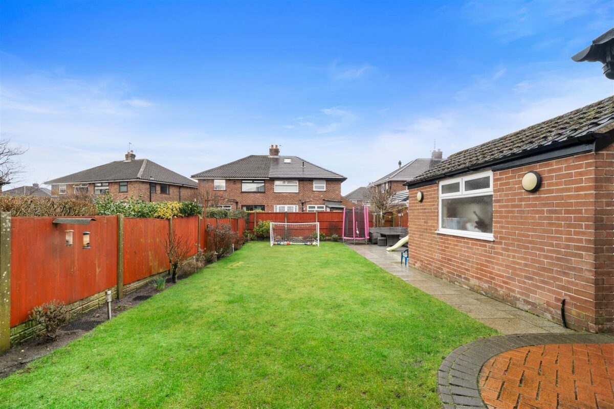 Altway, Aintree Village