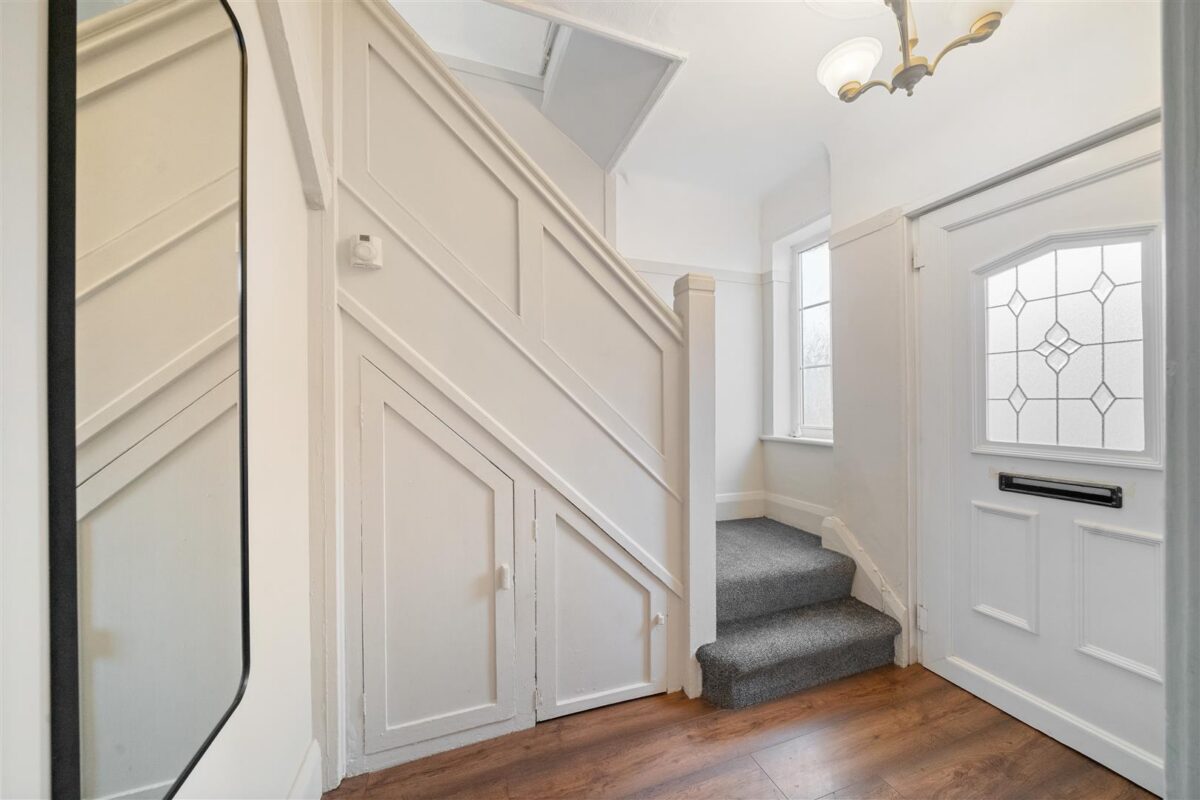 Oriel Drive, Aintree Village