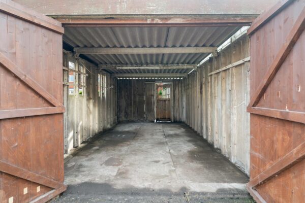 Malvern Grove, Aintree Village