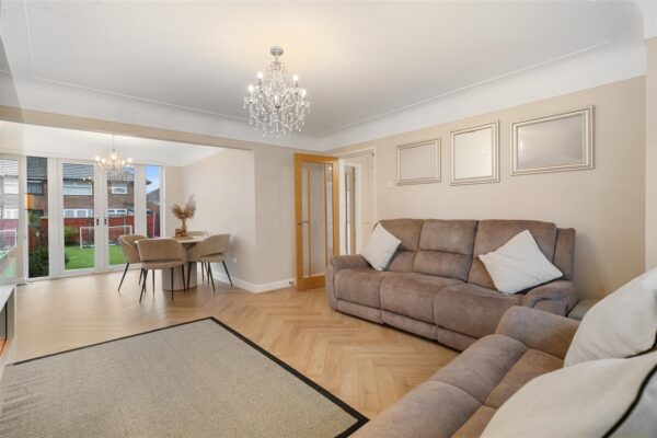 Altway, Aintree Village