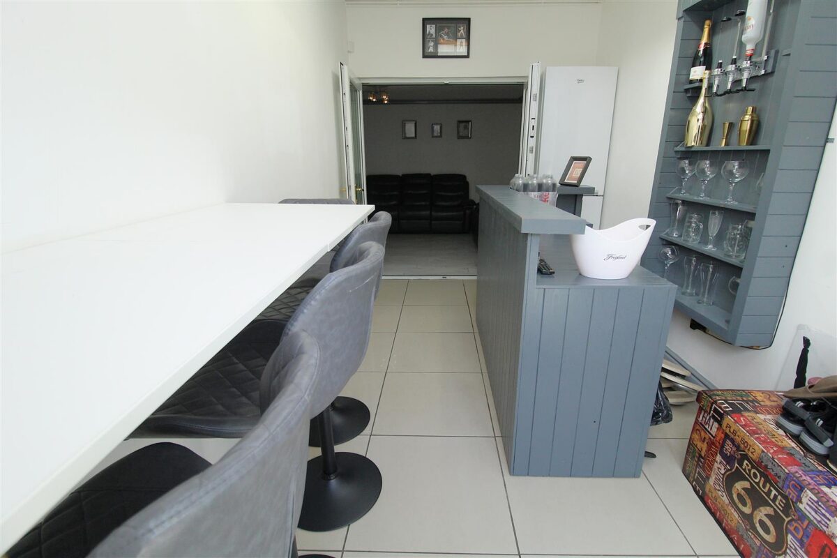 Gray Street, Linacre