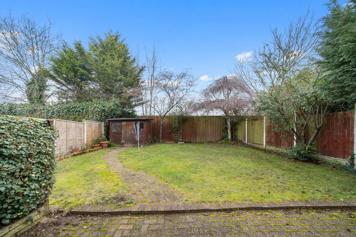 Furlong Close, Aintree