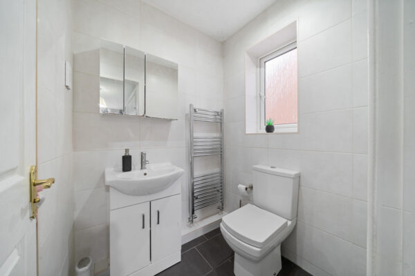 Furlong Close, Aintree