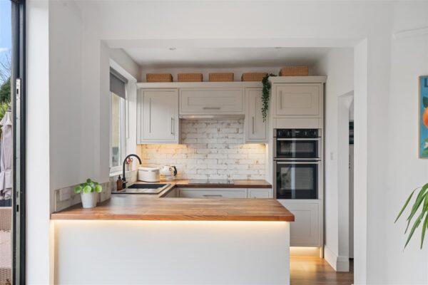 Oriel Drive, Aintree Village