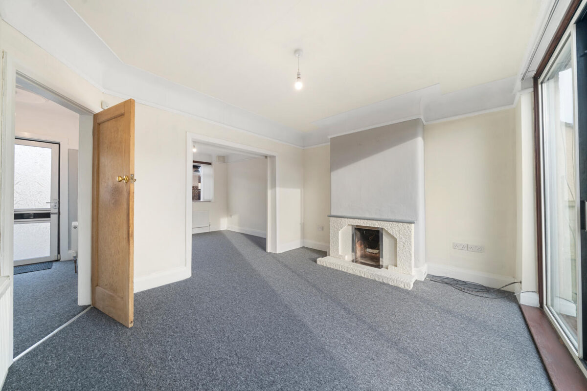 Malvern Grove, Aintree Village