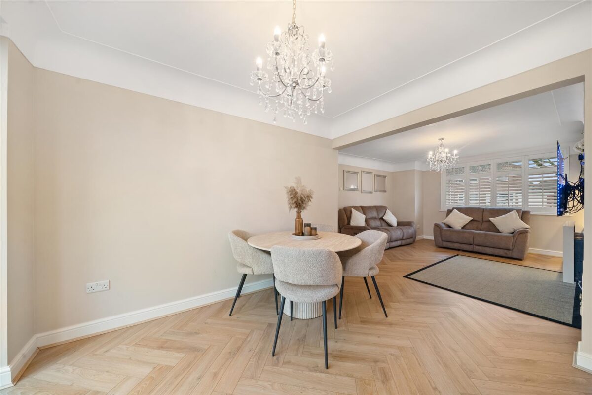 Altway, Aintree Village