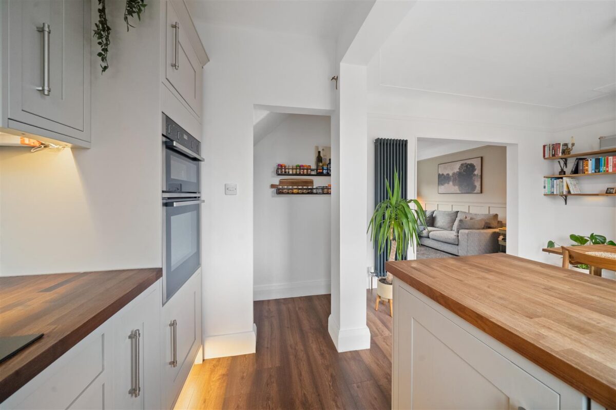 Oriel Drive, Aintree Village