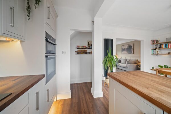 Oriel Drive, Aintree Village