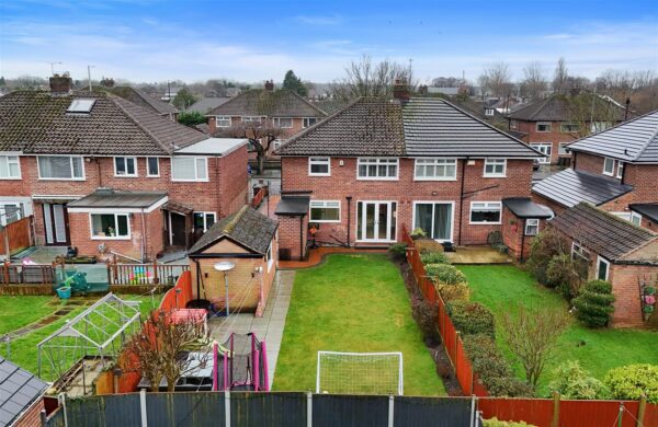 Altway, Aintree Village