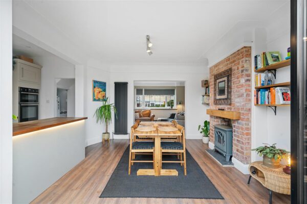 Oriel Drive, Aintree Village