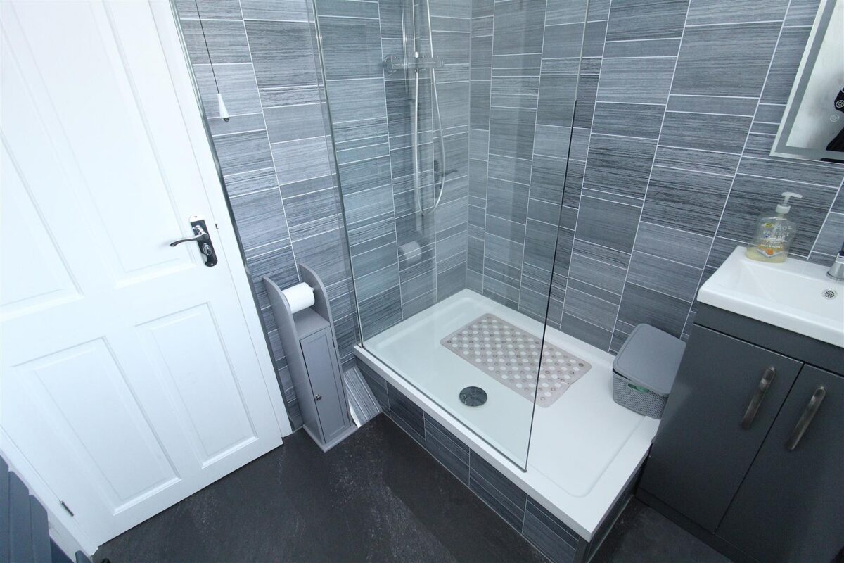 Gray Street, Linacre