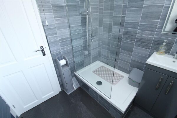 Gray Street, Linacre